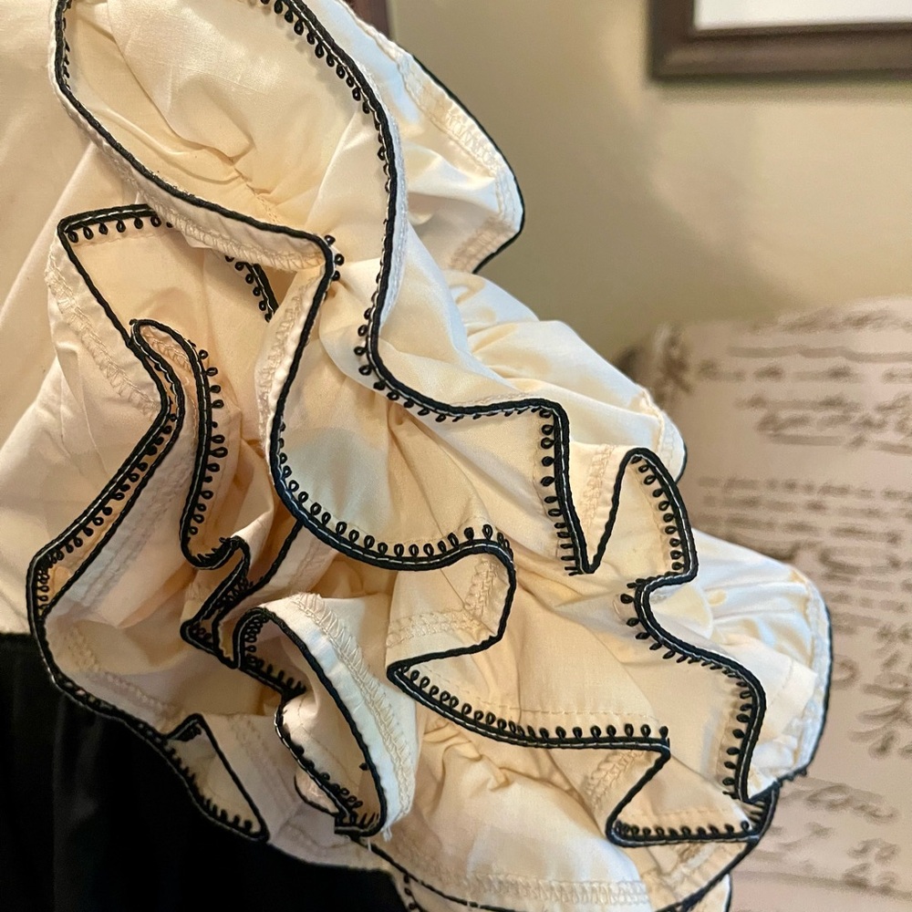 Entro Black and Cream Puff Sleeve Mini Dress - Picture 5 of 7